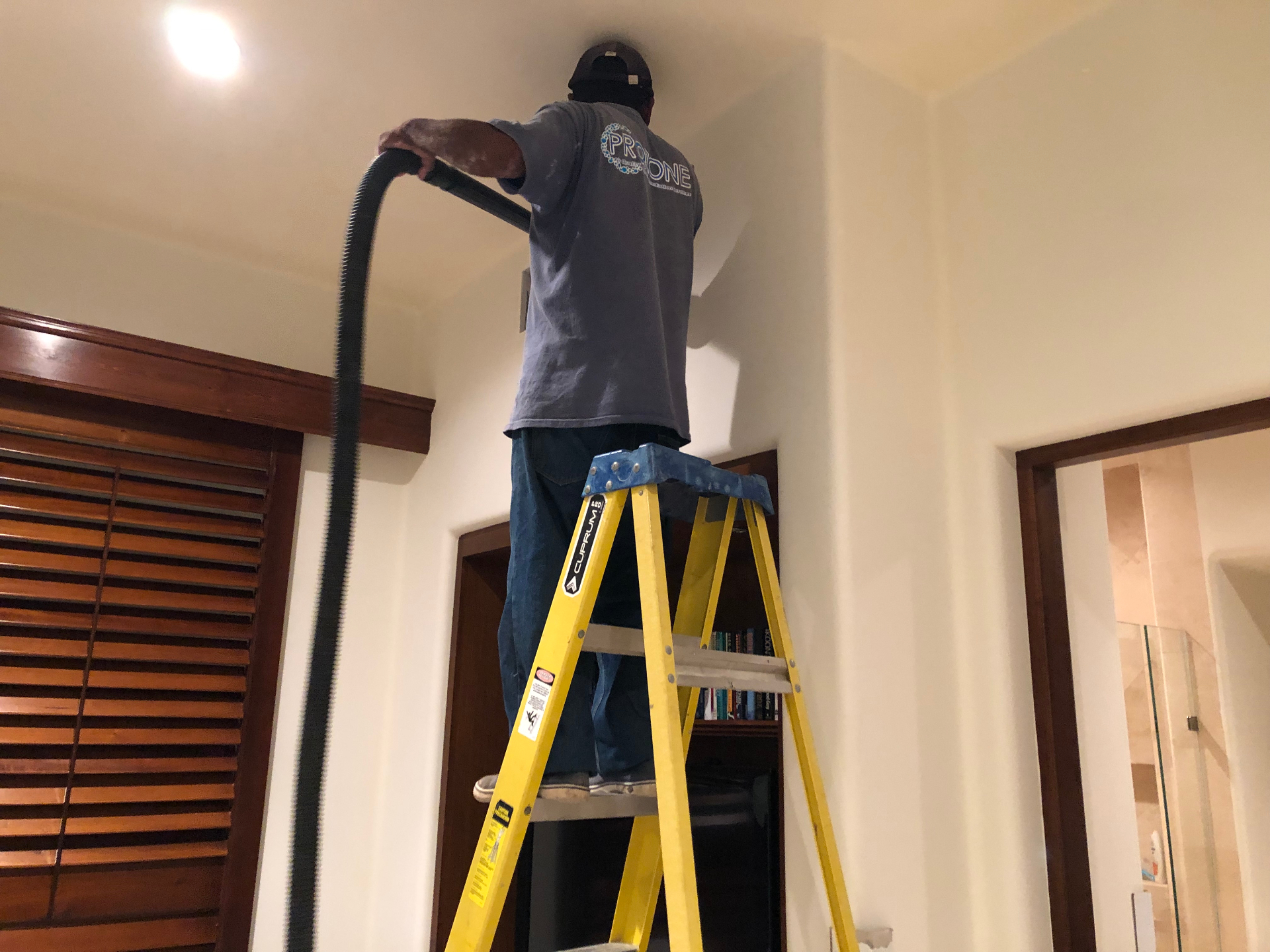 HVAC Not Cooling Right and Smells Moldy: Connected? — Symptoms & Detection